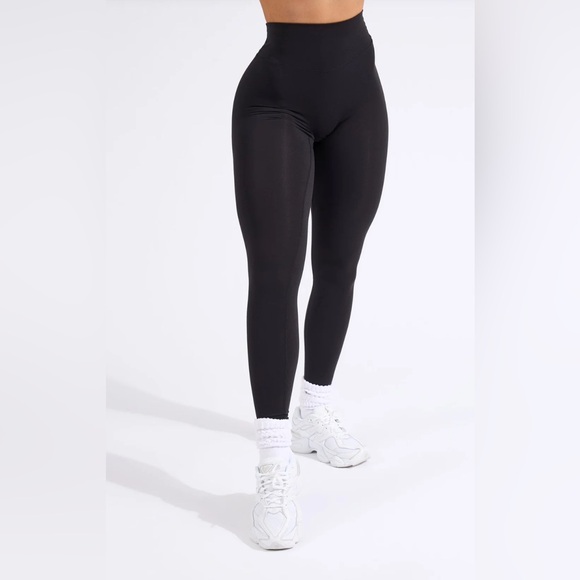 NWT 🆕 Buffbunny Black Micro Legacy Leggings - Picture 2 of 10